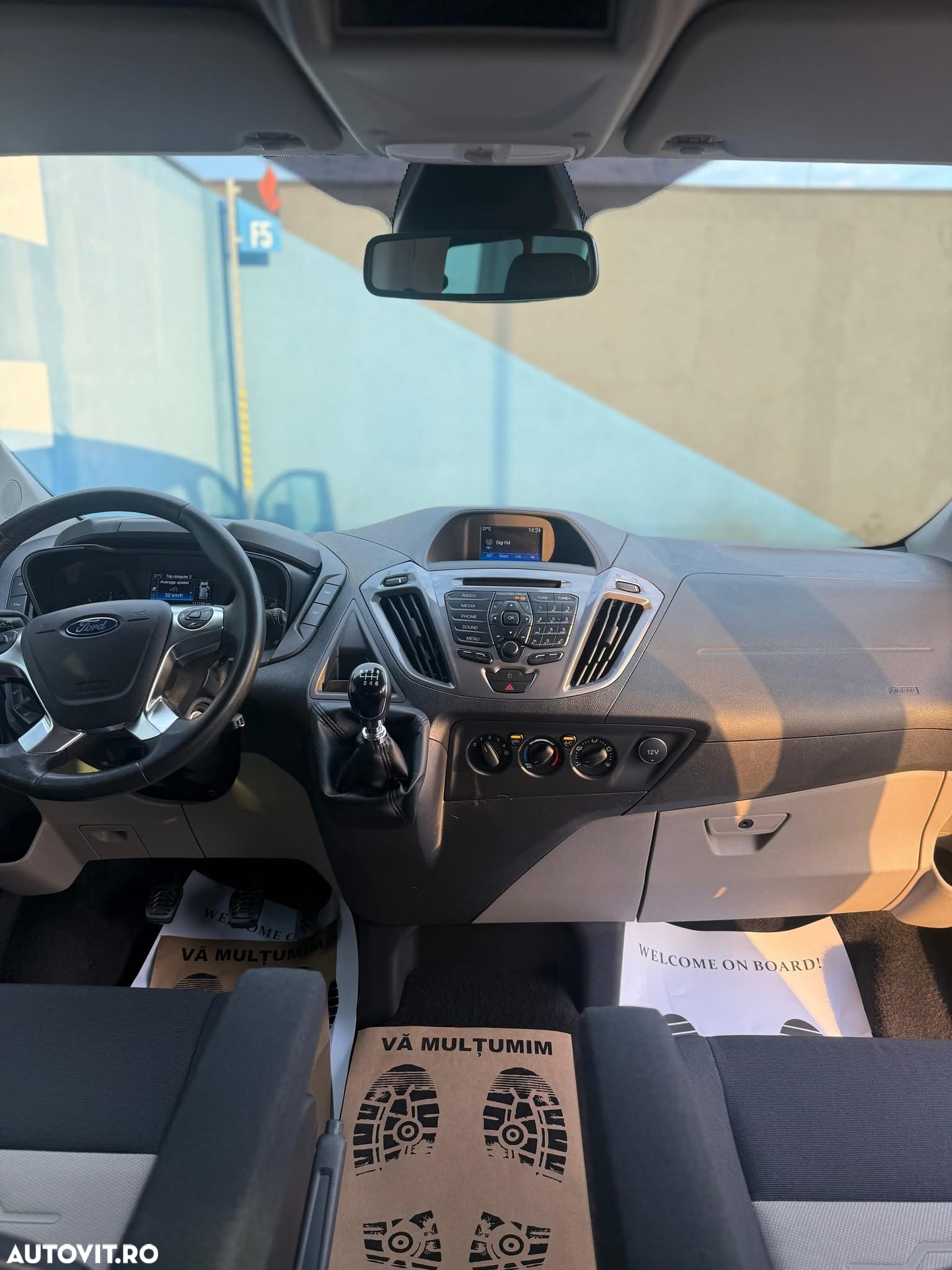 Ford Tourneo Custom Bus 320 2.0 EcoBlue 130 CP L1H1 Titanium - 12