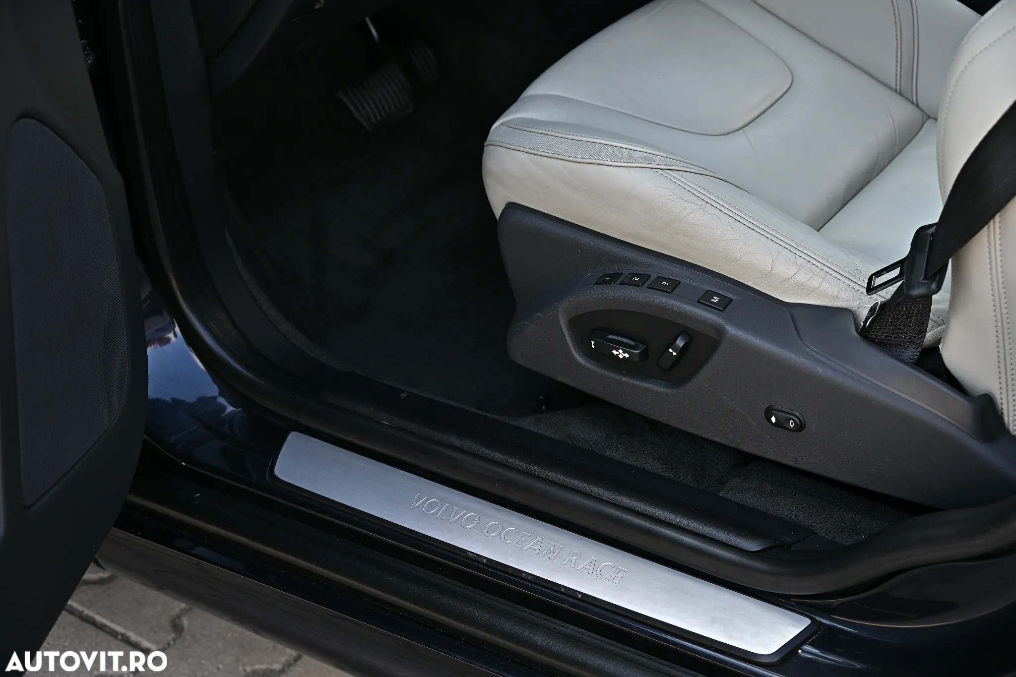 Volvo XC 60 D4 AWD Geartronic Ocean Race - 16