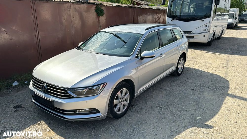 Volkswagen Passat - 1