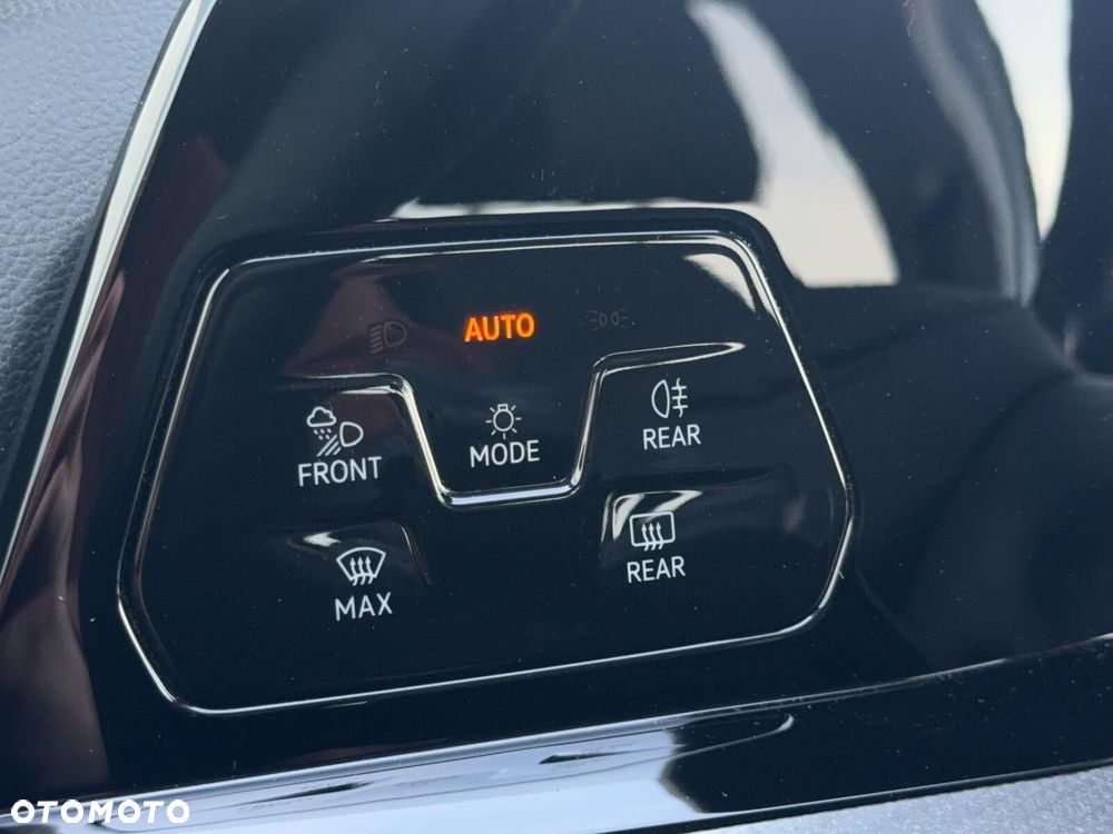 Volkswagen Golf - 23