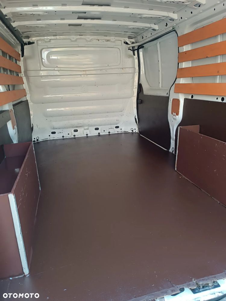 Opel Vivaro - 8