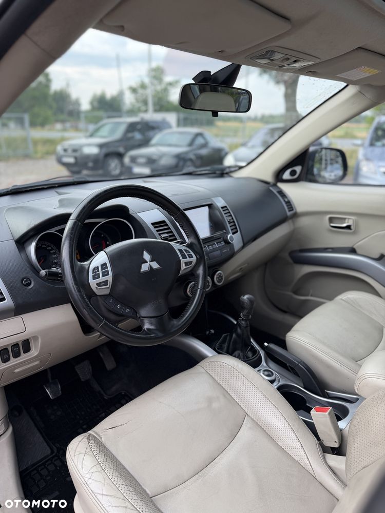 Mitsubishi Outlander - 8
