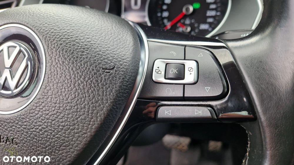 Volkswagen Passat - 25