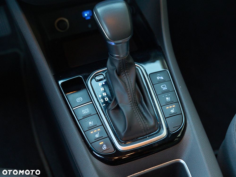 Hyundai IONIQ - 13