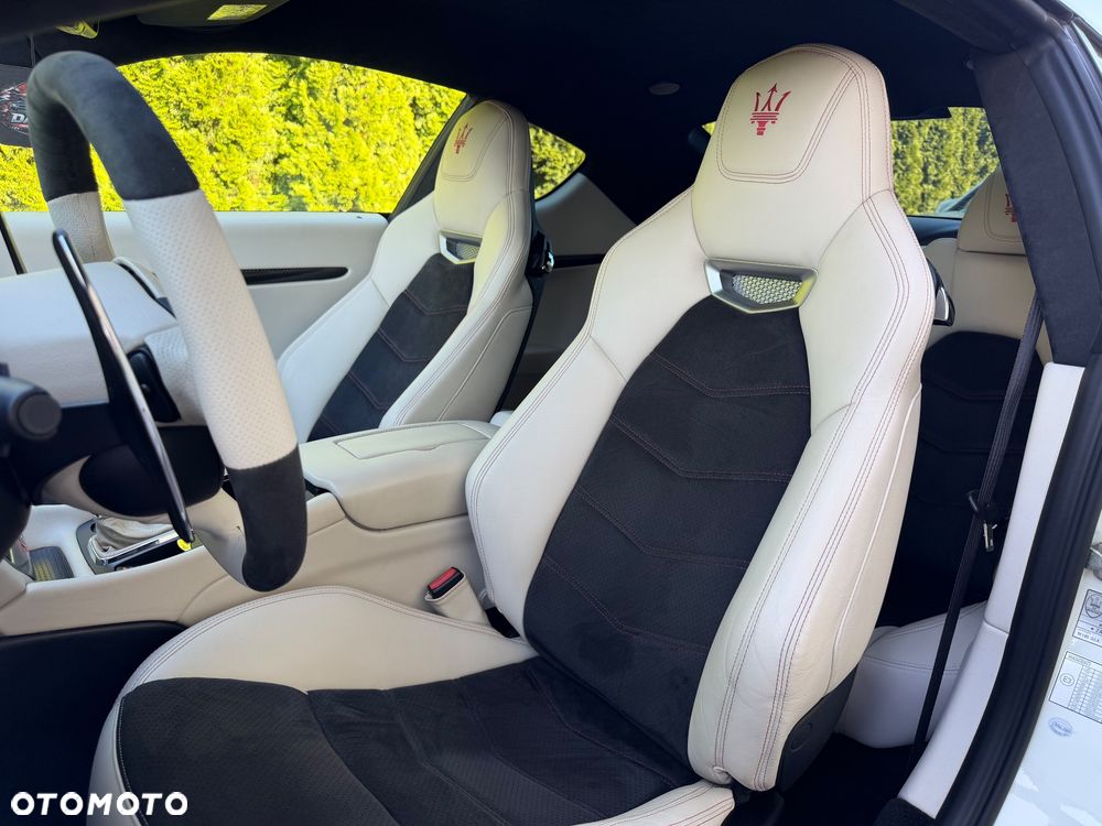 Maserati GranTurismo S Automat - 25