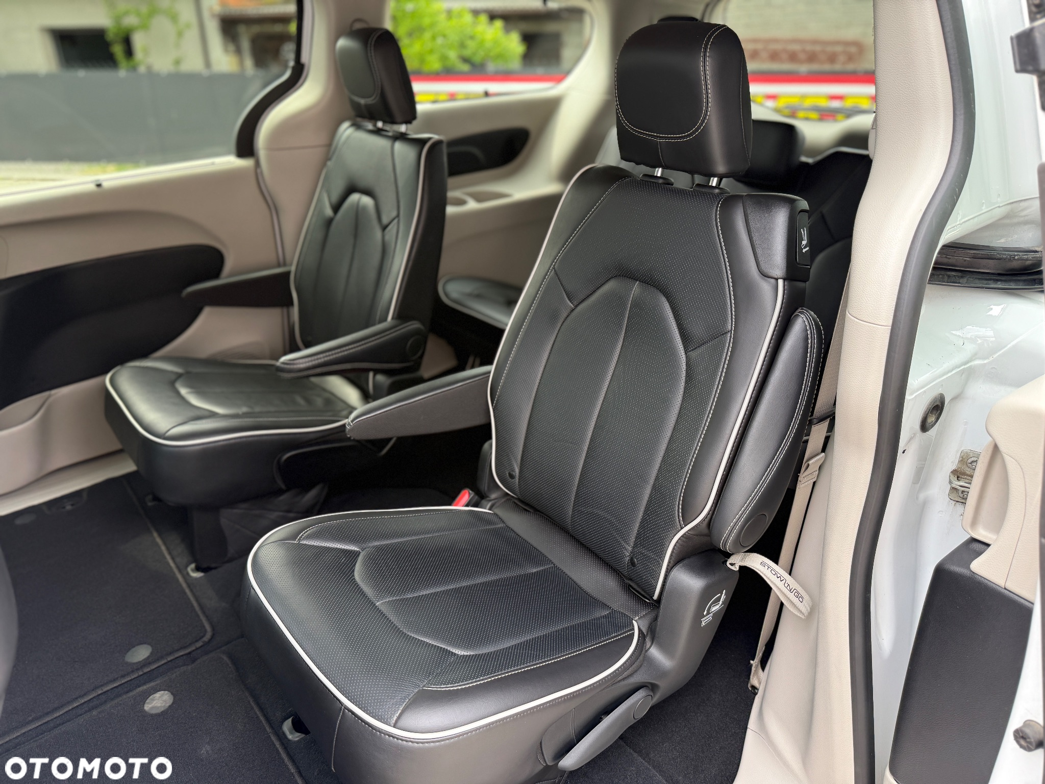 Chrysler Pacifica - 36