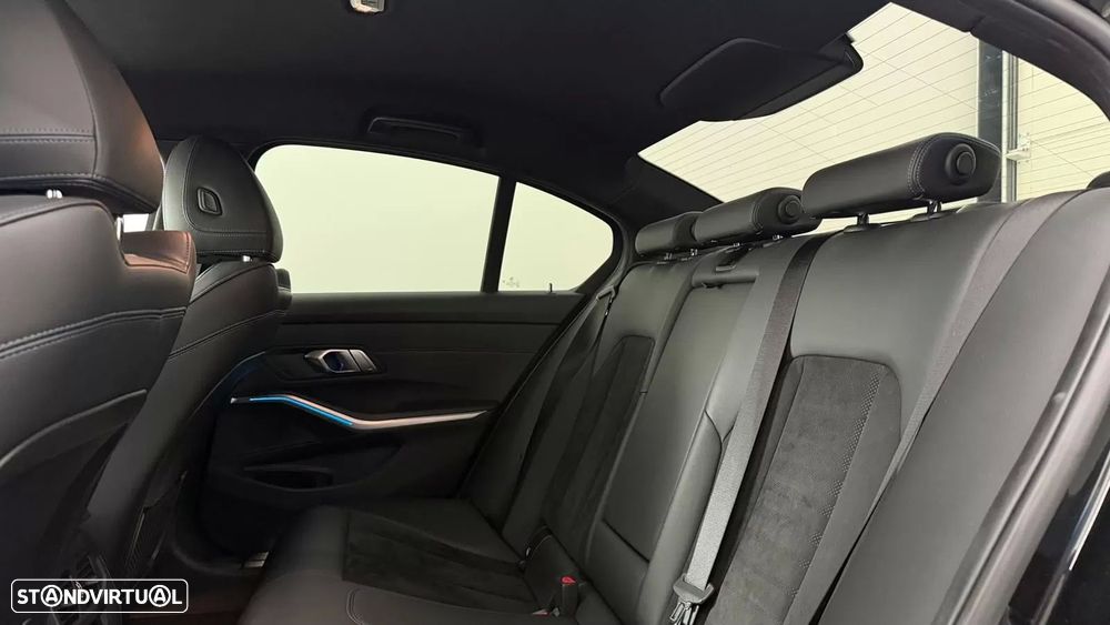 BMW 330 e Edição Desportiva M Auto - 34