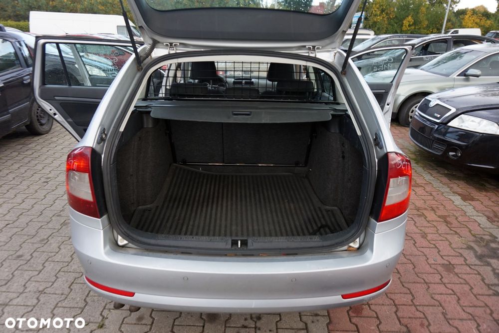 SKODA OCTAVIA II 1Z5 LIFT KOMBI 2010 9156 1.9 TDI BXE 105KM JCR SREBRNY na części - 9