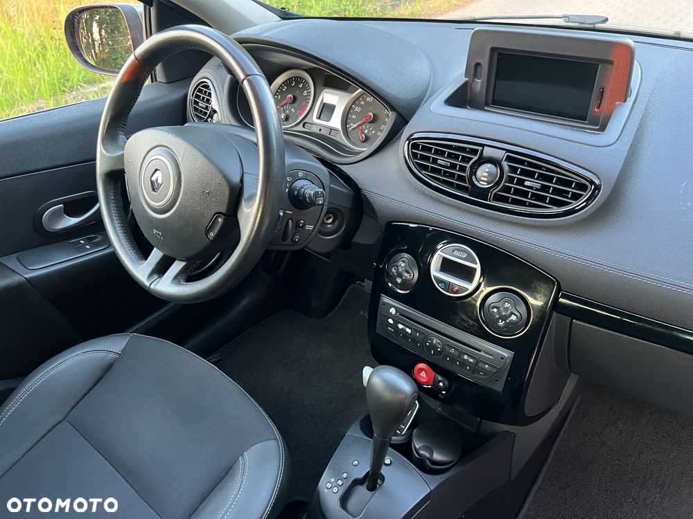 Renault Clio 1.6 16V Night&Day - 24