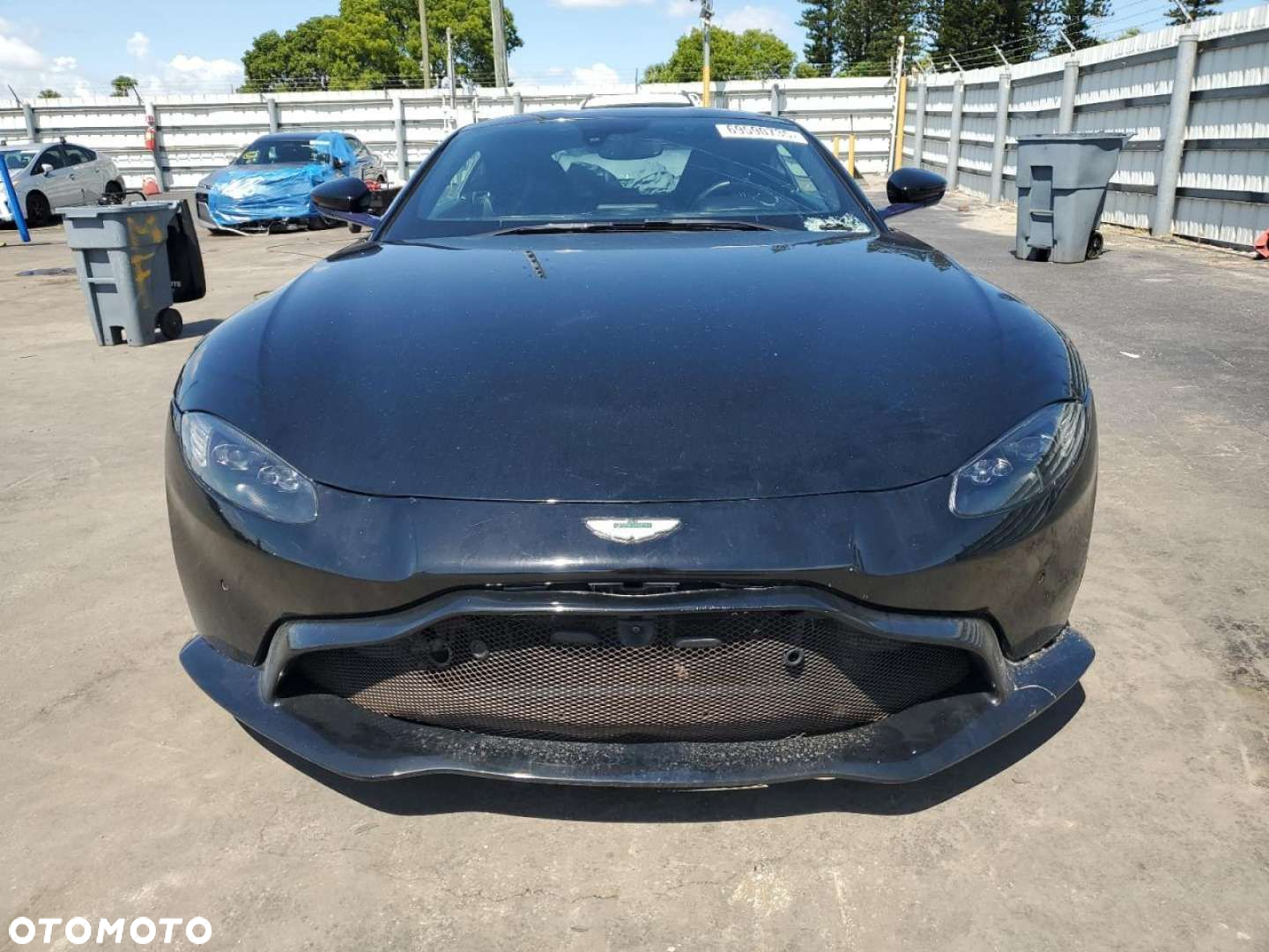 Aston Martin Vantage - 6
