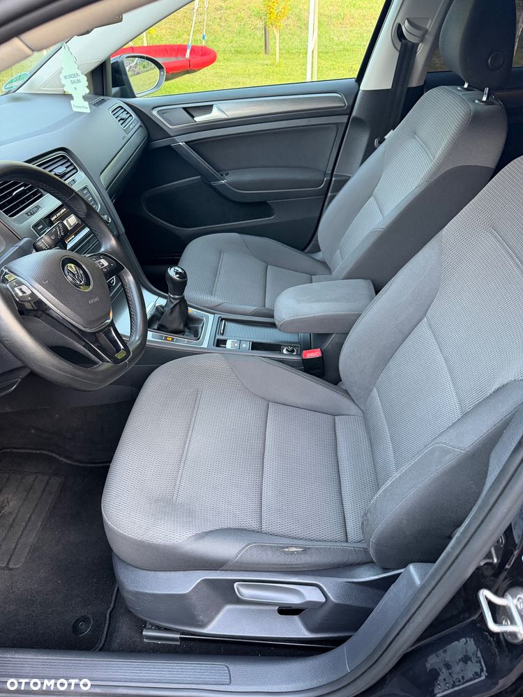 Volkswagen Golf - 24