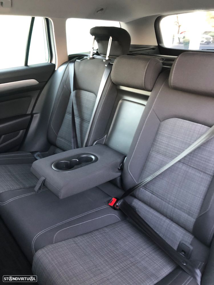 VW Passat Variant 2.0 TDi Business DSG - 26