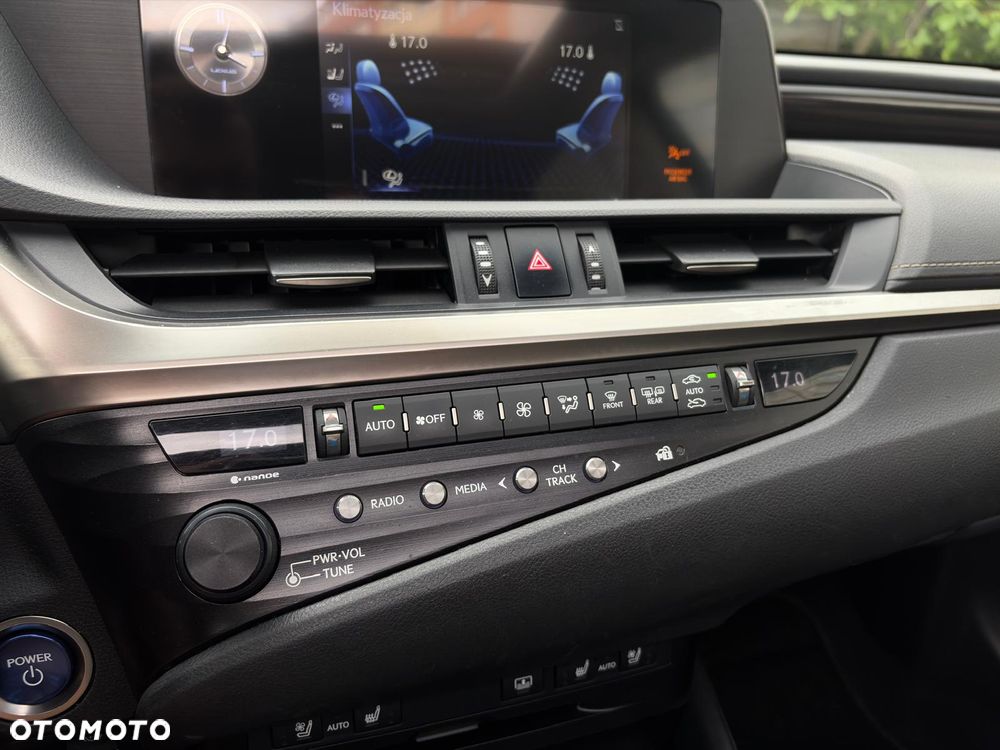 Lexus ES 300h Prestige - 36