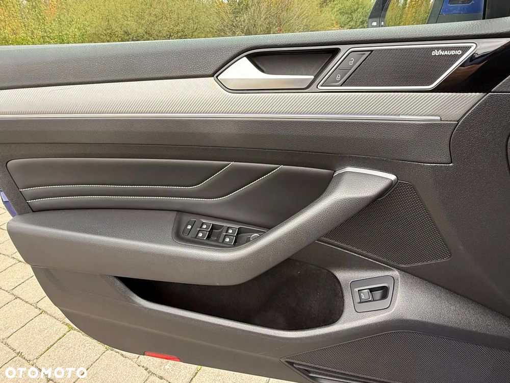 Volkswagen Passat Variant 2.0 TDI SCR DSG 4Motion Business - 30