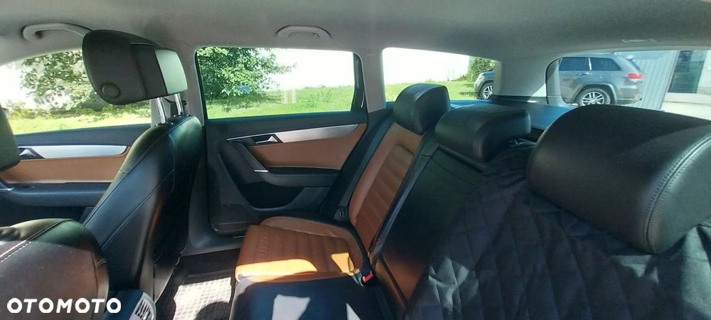 Volkswagen Passat - 11