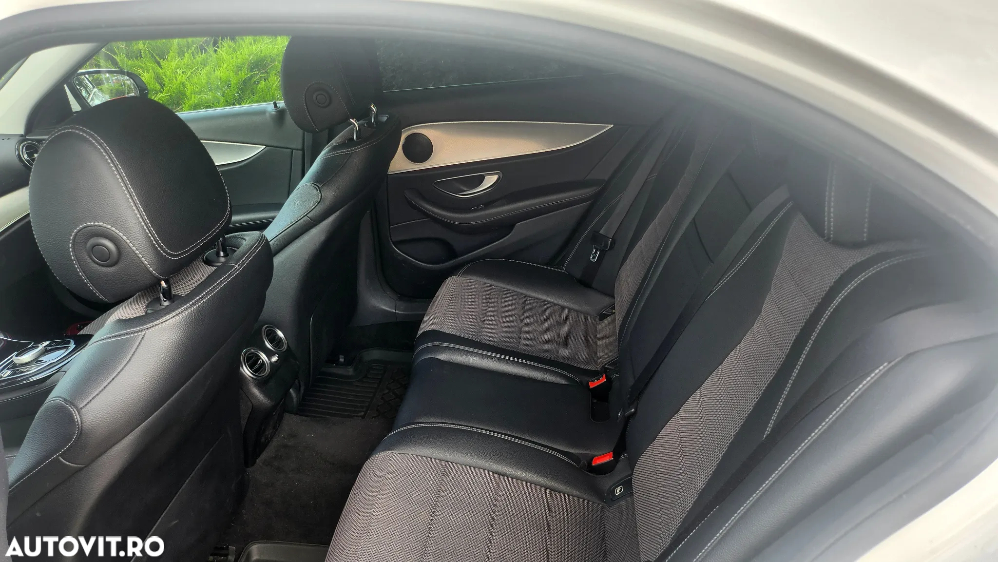 Mercedes-Benz E 200 4Matic 9G-TRONIC - 8