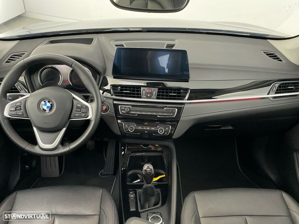 BMW X1 16 d sDrive Advantage Auto — fotografia 10