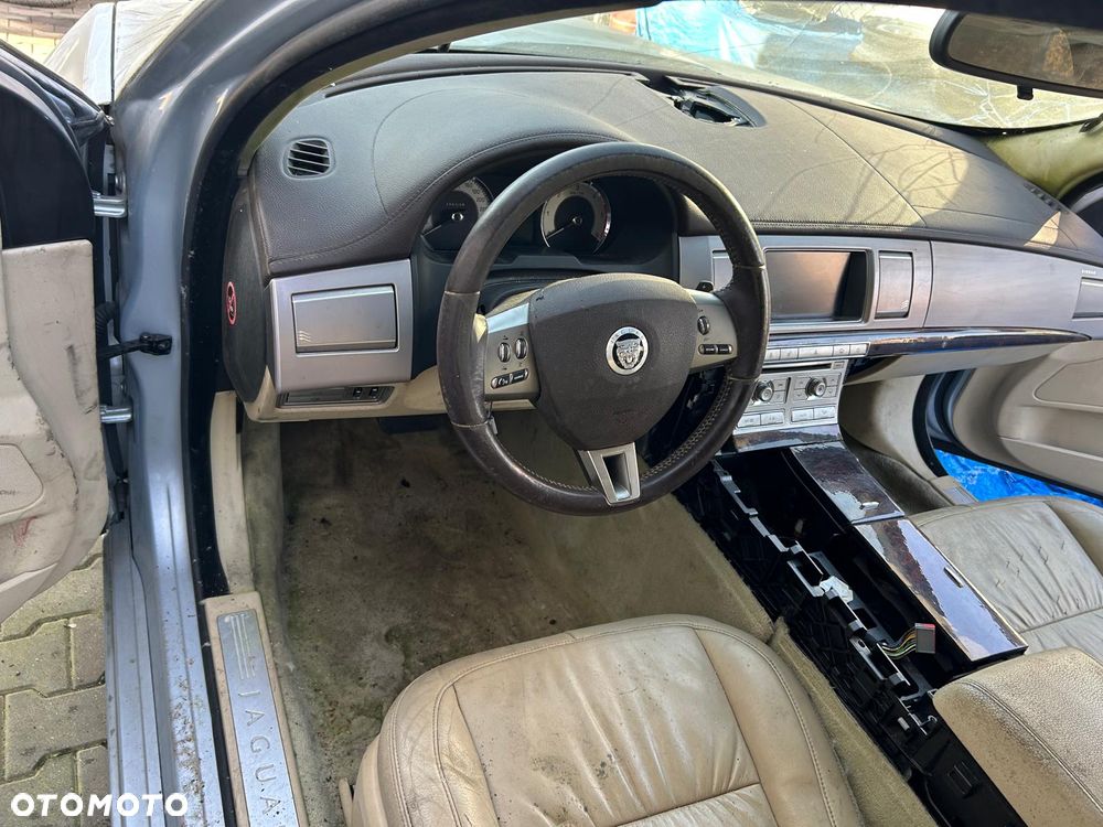 Jaguar XF 3.0 V6 S - 9