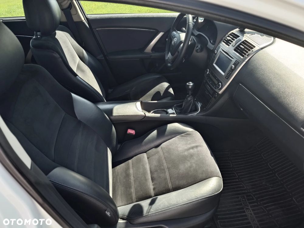 Toyota Avensis 1.8 Premium - 11
