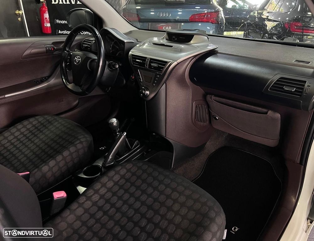 Toyota iQ 1.0 VVT-i 2 EP - 27