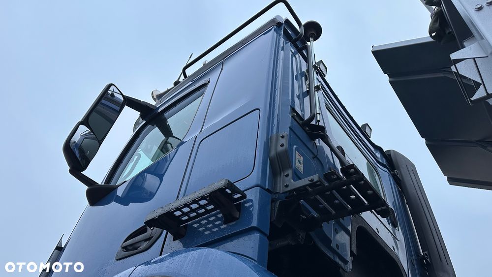 Mercedes-Benz Arocs - 11