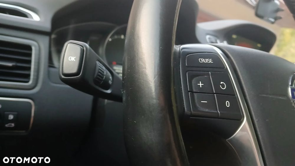 Volvo XC 70 D4 AWD Geartronic Momentum - 27