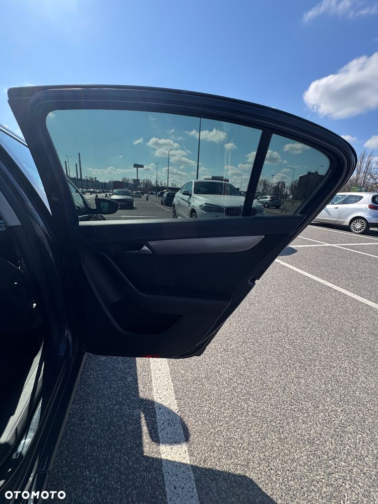 Volkswagen Passat 2.0 TDI Comfortline - 11