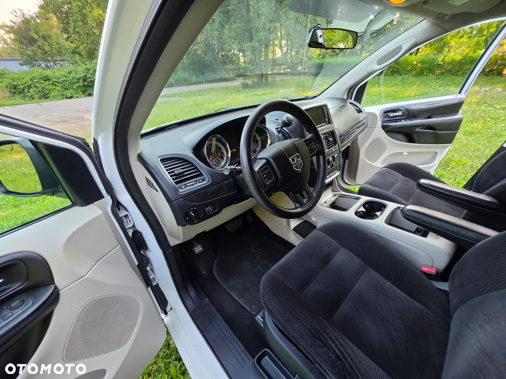 Dodge Grand Caravan - 27