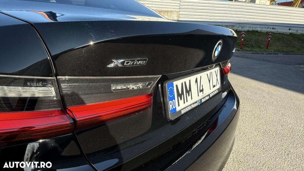 BMW Seria 3 330i xDrive Aut. Sport Line - 25