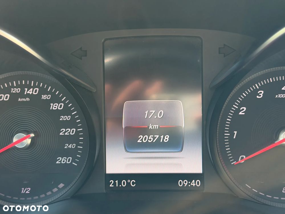Mercedes-Benz Klasa C 300 9G-TRONIC - 26