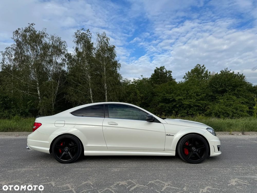 Mercedes-Benz Klasa C 63 AMG - 4