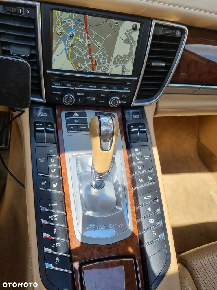 Porsche Panamera 4S - 33