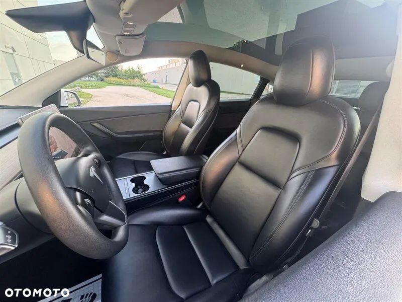 Tesla Model Y Long Range Dual Motor AWD - 22