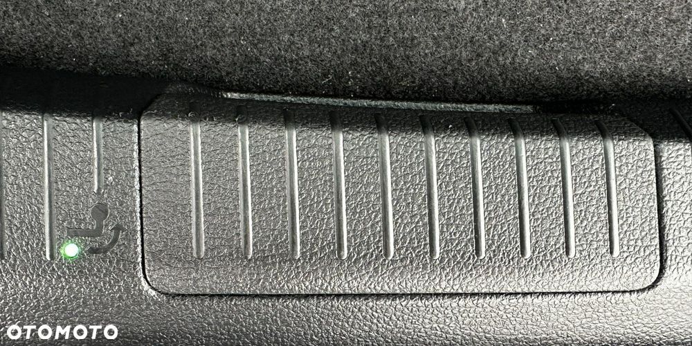 Volkswagen Golf 2.0 TDI (BlueMotion Technology) DSG Highline - 35