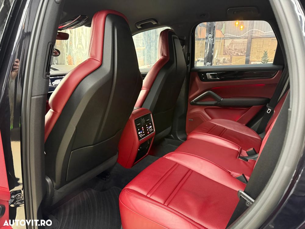 Porsche Cayenne - 25