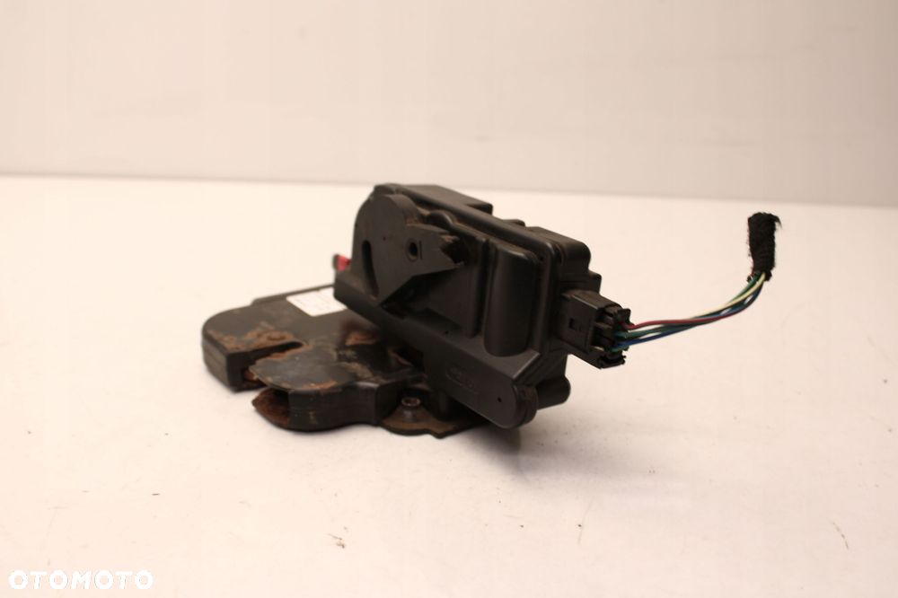 mercedes vito w639 lift 10r- zamek klapy bagażnika tył tylny a6397401535 - 5