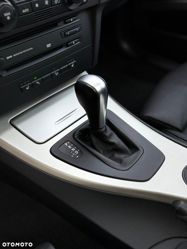 BMW Seria 3 330xi - 11