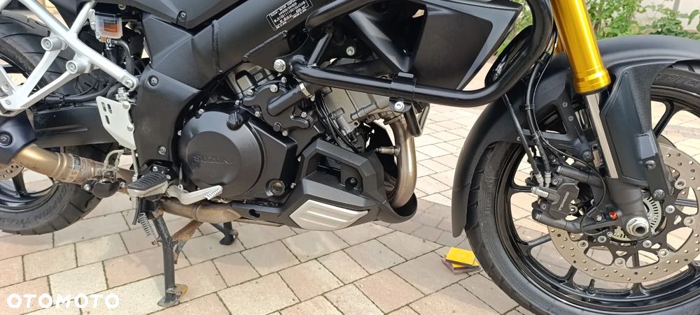 Suzuki V-STROM - 30