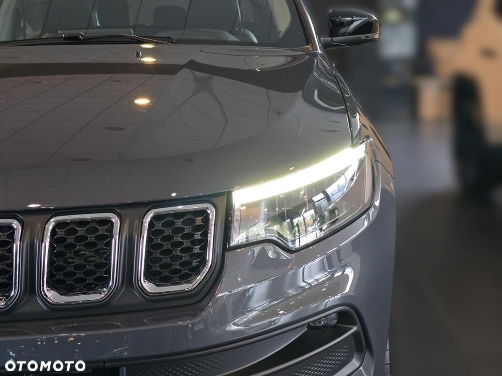 Jeep Compass - 26