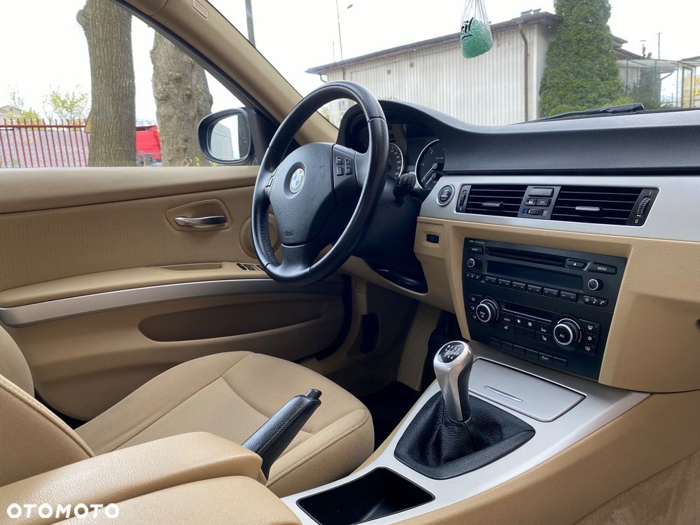 BMW Seria 3 320d - 28