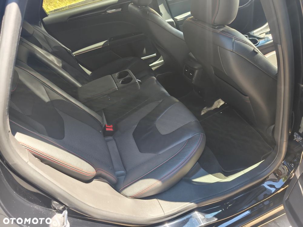Ford Mondeo 2.0 TDCi ST-Line PowerShift - 33