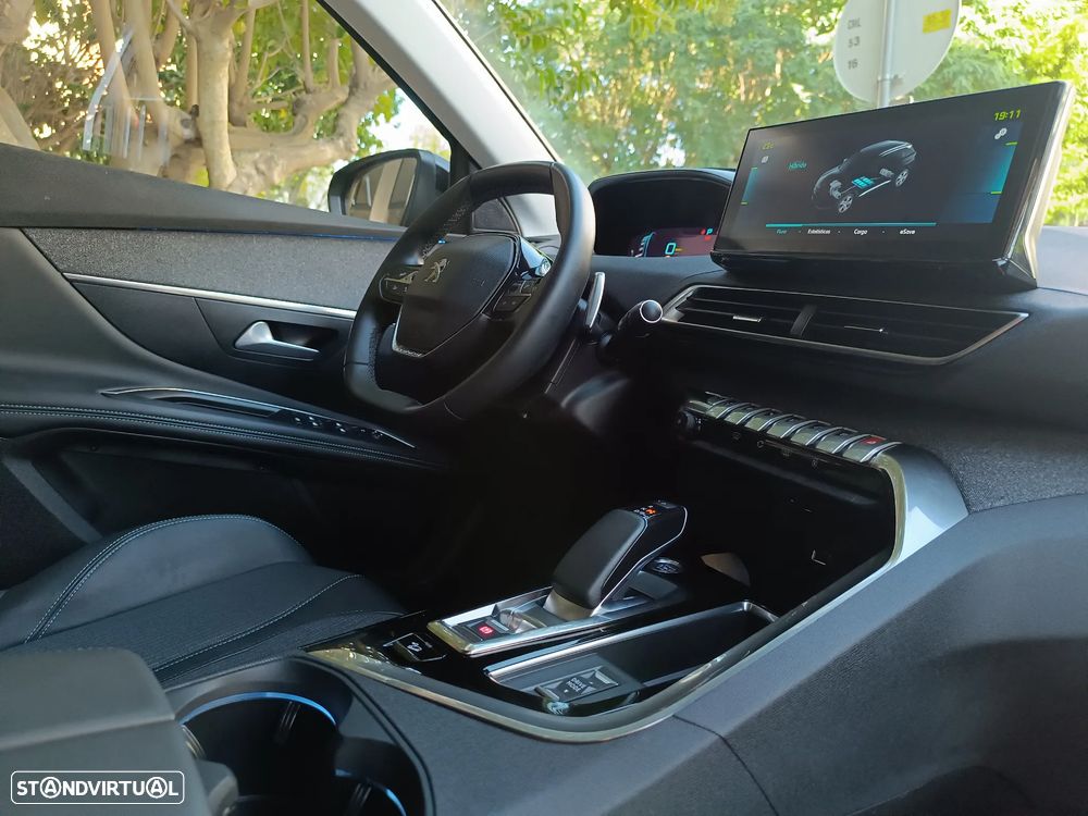 Peugeot 3008 1.6 Hybrid4 Allure Pack e-EAT8 - 4