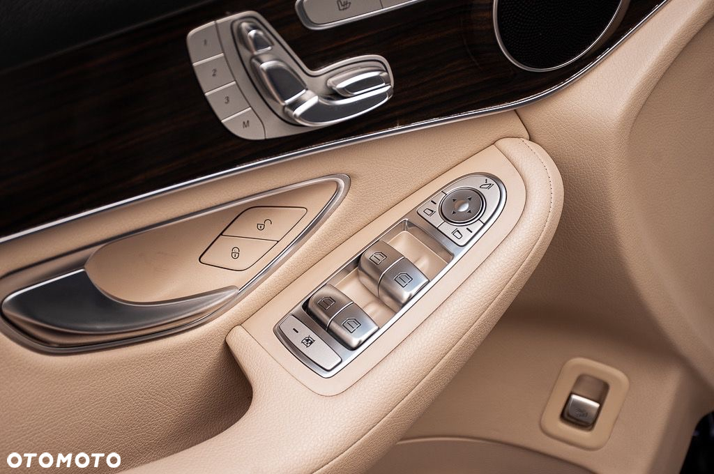 Mercedes-Benz GLC 300 4Matic 9G-TRONIC - 19