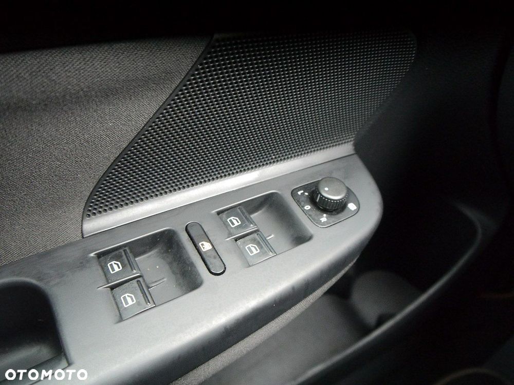 Volkswagen Golf 1.6 TDI DPF BlueMotion Technology MATCH - 32