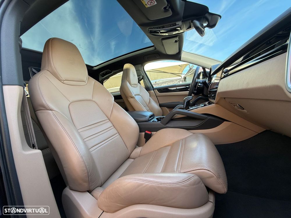 Porsche Cayenne Coupé E-Hybrid Platinum Edition - 44