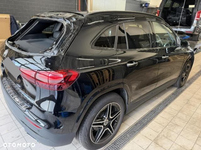 Mercedes-Benz GLA 200 4Matic 8G-DCT AMG Line - 3