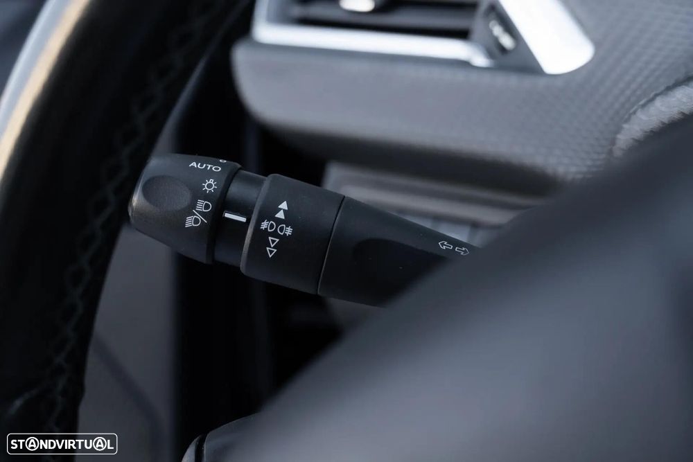 Peugeot 2008 1.2 PureTech Signature - 42