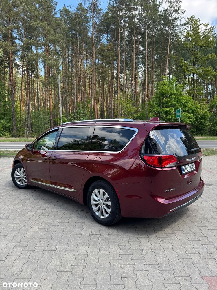 Chrysler Pacifica - 2