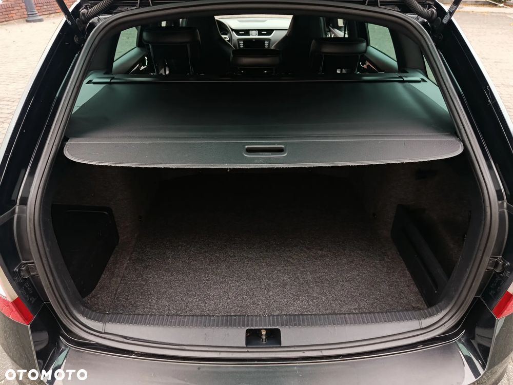 Skoda Octavia Combi 2.0 TDI RS - 22