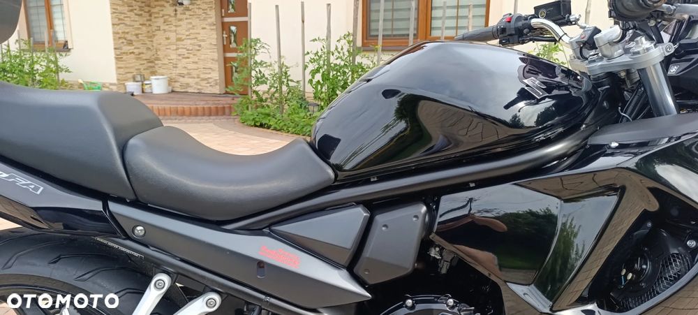 Suzuki GSX - 23
